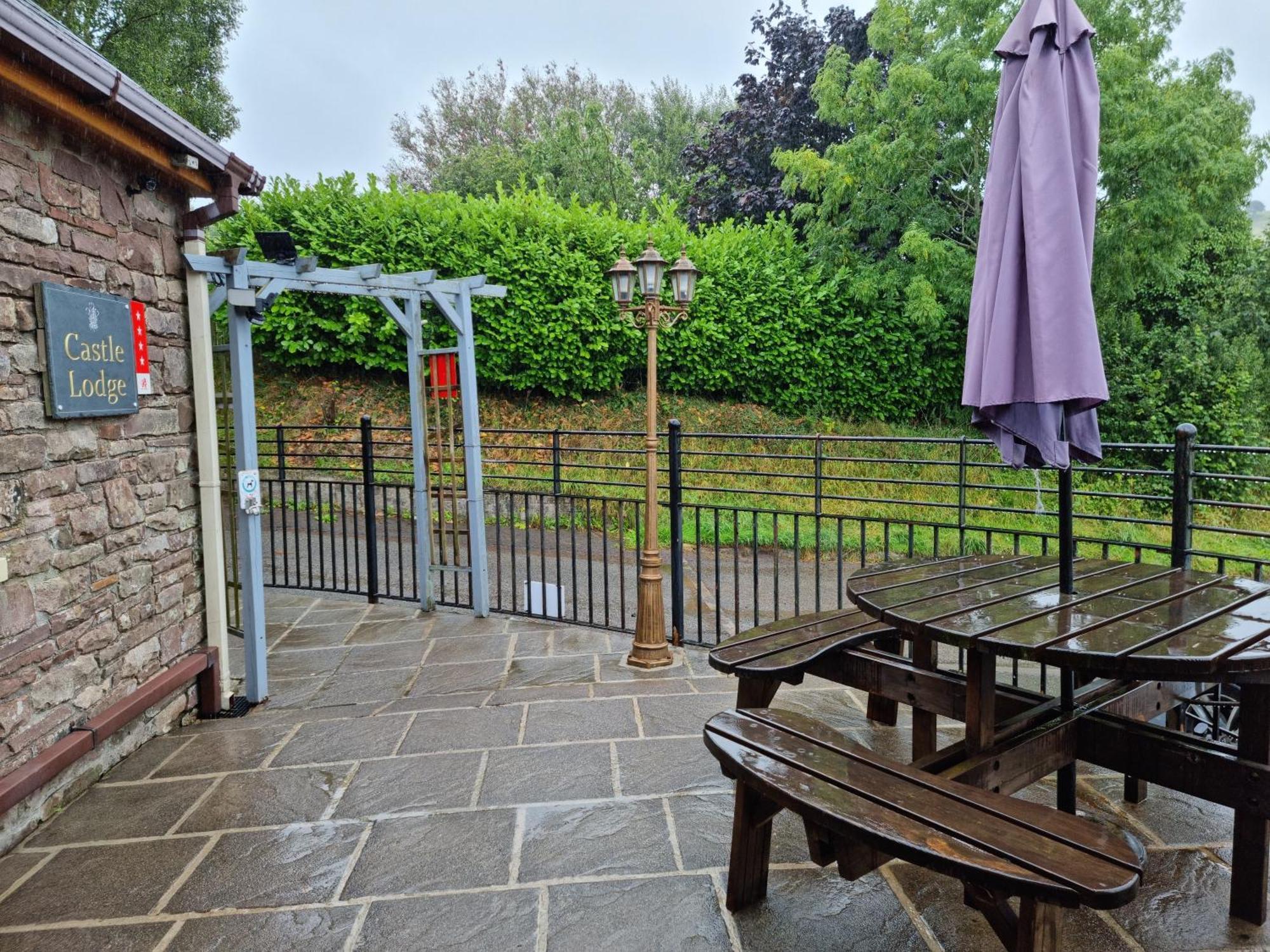 Castle Lodge - Brecon Beacons Accommodation Sennybridge Ngoại thất bức ảnh
