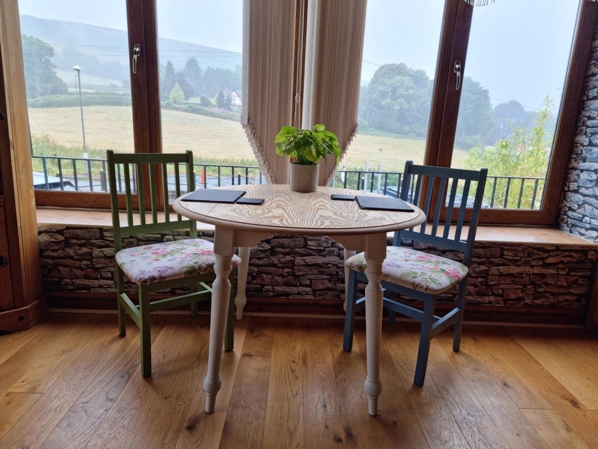 Castle Lodge - Brecon Beacons Accommodation Sennybridge Ngoại thất bức ảnh